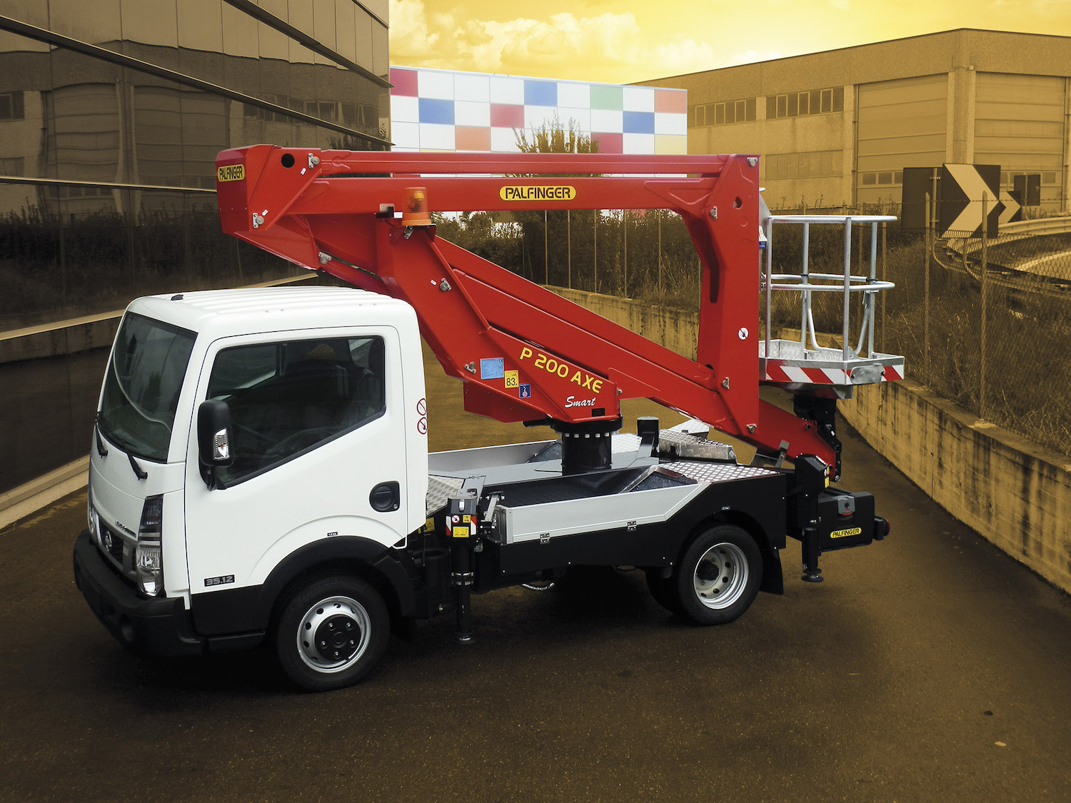 Una perfetta progettazione italiana: quella di Palfinger Platform Italy - ascensore da cantiere ascensori da cantiere compattezza ergonometria linee guida P130A P140T P280AXE Palfinger Platform Italy piattaforma a forbice piattaforma a pantografo piattaforma aerea piattaforma articolata piattaforma autocarrata piattaforma cingolata piattaforma elettrica piattaforma semovente piattaforma telescopica piattaforme a forbice piattaforme a pantografo piattaforme aeree piattaforme articolate piattaforme autocrate piattaforme cingolate piattaforme elettriche piattaforme semoventi piattaforme telescopiche ple PPI progettazione ragni ragno scissor scissors sicurezza di utilizzo -In quota Notizie Piattaforme aeree - MC5.0-Macchine Cantieri