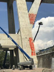 Due piattaforme Genie per un lavoro che fa storia Werent Ponte Morandi piattaforme piattaforma aerea Genie CTE 