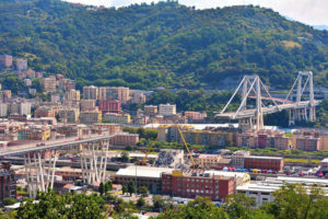 Due piattaforme Genie per un lavoro che fa storia Werent Ponte Morandi piattaforme piattaforma aerea Genie CTE 