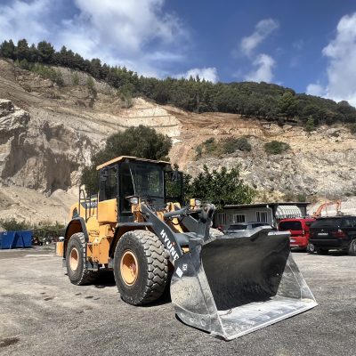 la HD Hyundai HL955A di Apicella al lavoro