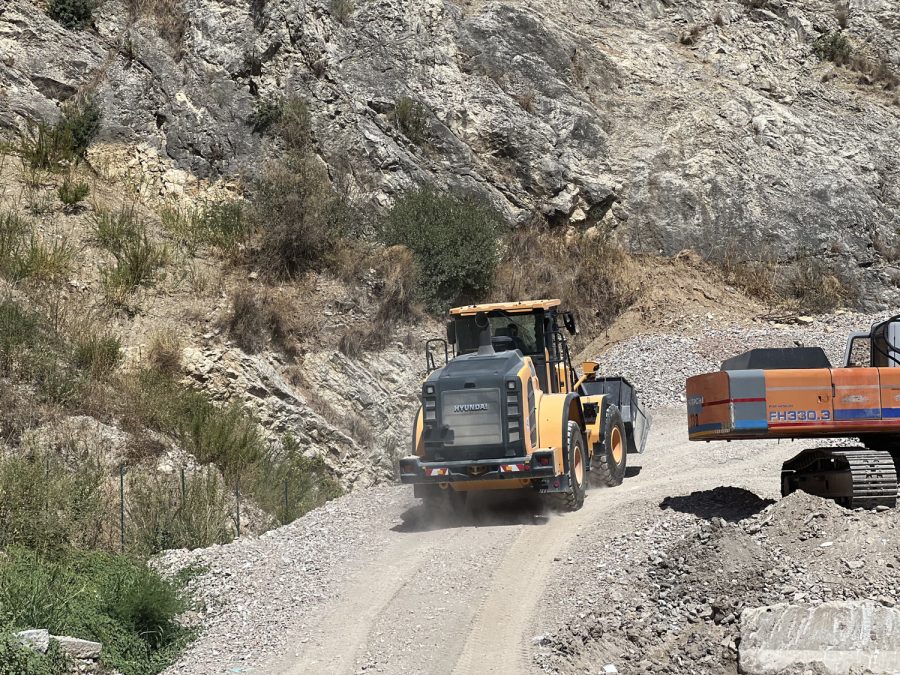 la HD Hyundai HL955A di Apicella al lavoro