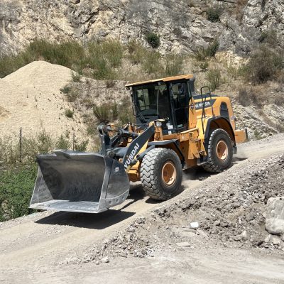 la HD Hyundai HL955A di Apicella al lavoro