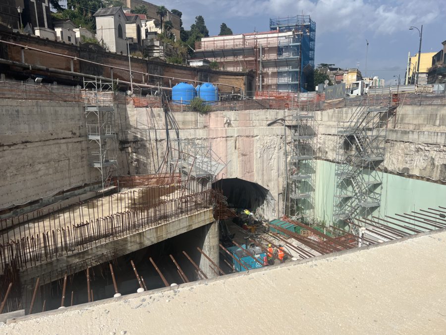 il cantiere del cimitero monumentale di Napoli, dove l’azienda è impegnata nel consolidamento di una galleria parte della Linea 1 della metropolitana.