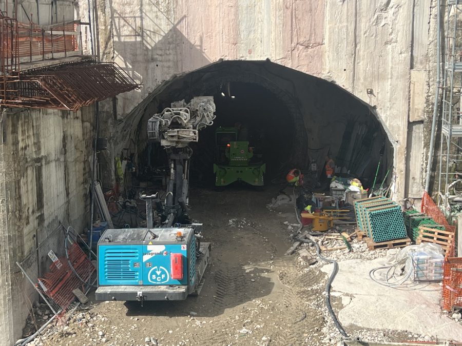 La galleria della Linea 1 della metropolitana di Napoli che passa sotto il Cimitero monumentale oggetto dei lavori di consolidamento eseguiti da SCF
