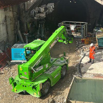 Il ROTO40.18 di Merlo impegnato nel cantiere di consolidamento della galleria della metropolitana che passa sotto il Cimitero monumentale di Napoli
