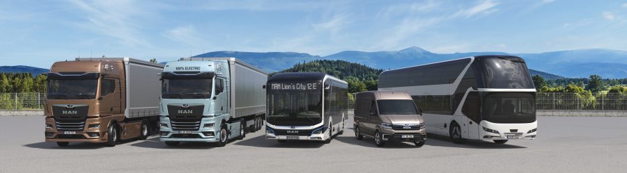 La gamma completa di veicoli MAN Truck & Bus, tra cui camion, autobus e van, protagonista della transizione verso l'elettromobilità nel 2025