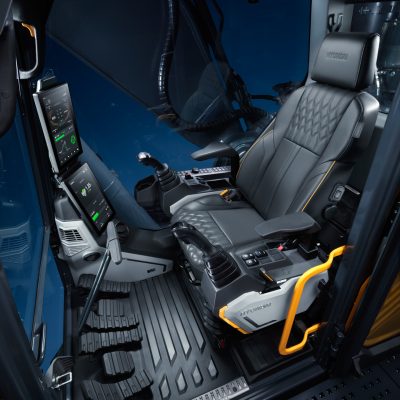 Pannelli di controllo digitali nella cabina Hyundai HX400L: visibilità totale, gestione operativa integrata e interfaccia user-friendly