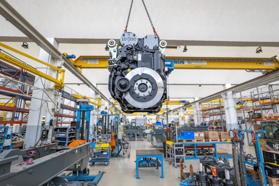 Trasmissione power-split ZF pronta per l’installazione sul 10.000° XPower di Liebherr: tecnologia chiave per l’efficienza e la durata operativa