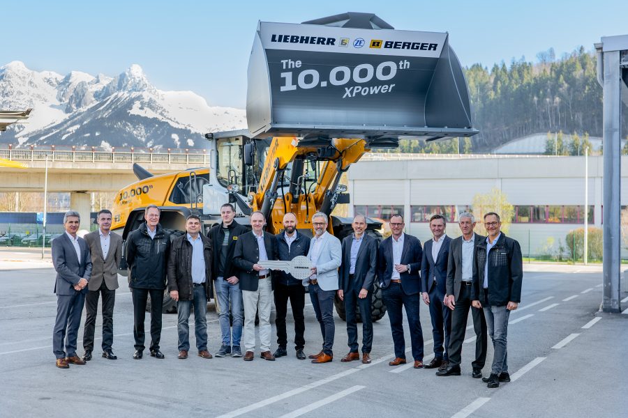 Consegna ufficiale del 10.000° XPower a BERGER Group: presenti rappresentanti di Liebherr, ZF e Beutlhauser per celebrare il traguardo