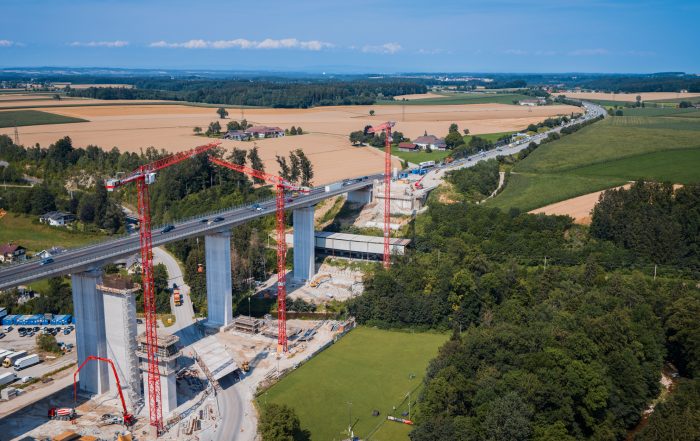 Tre gru Wolff di Wolffkran sono state utilizzate per realizzare il nuovo ponte di Aurach, vicino allo svincolo di Regau, in Alta Austria