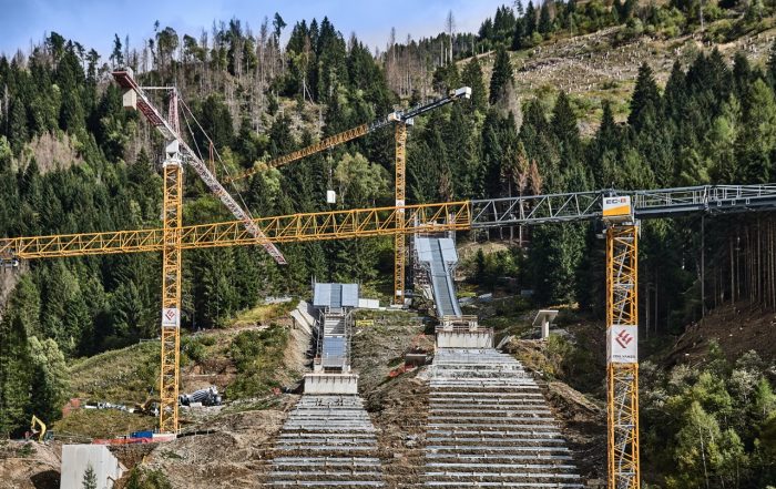 Secondo Niederstätter, nel 2025 i mezzi elettrici nei cantieri sono cresciuti, ma occorre continuità e certezza normativa nella transizione