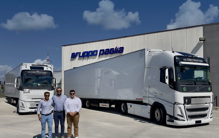 Kässbohrer ha consegnato due furgoni frigoriferi a due piani di nuova generazione a T.T.E. Top Transport Europe Srl - Gruppo Paglia