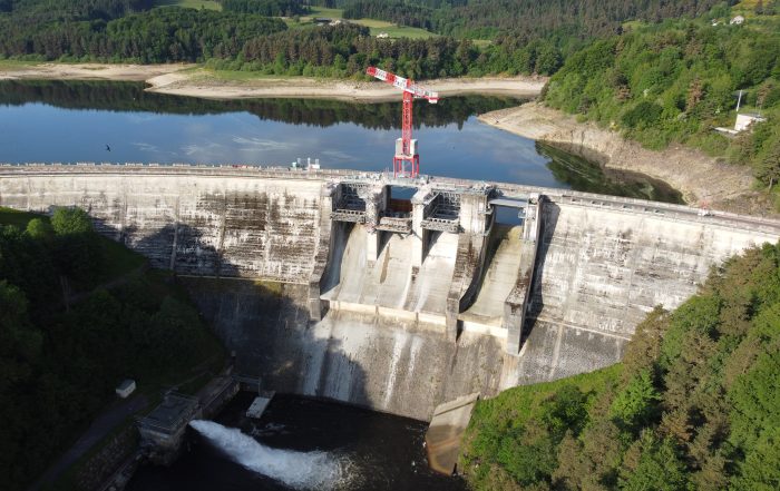 Per ristrutturare la diga di Lavalette, in Francia, l'impresa edile Legendre Génie Civil si affida ad una gru Wolff 7534.16 Clear montata su un City Portal