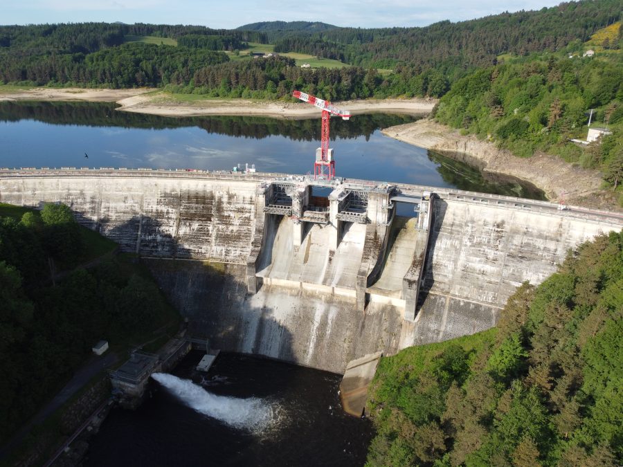 Per ristrutturare la diga di Lavalette, in Francia, l'impresa edile Legendre Génie Civil si affida ad una gru Wolff 7534.16 Clear montata su un City Portal