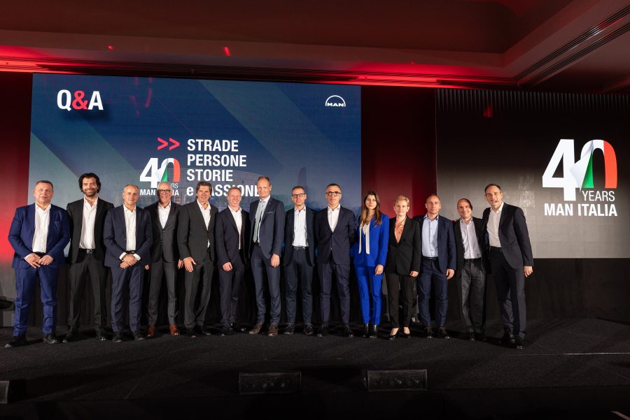 Il team MAN Truck & Bus Italia, protagonista di un 2025 da record, in vista del 40° anniversario della filiale italiana.