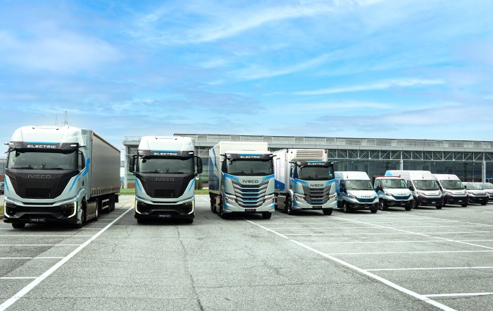 Testo ALT (SEO) Gamma elettrica IVECO completa presentata agli Electric Days con trattori S-eWay e veicoli commerciali leggeri per distribuzione urbana.