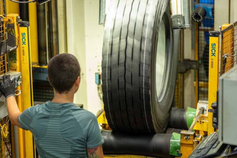 Lo stabilimento Michelin di Alessandria è specializzato nella produzione di pneumatici per autocarro